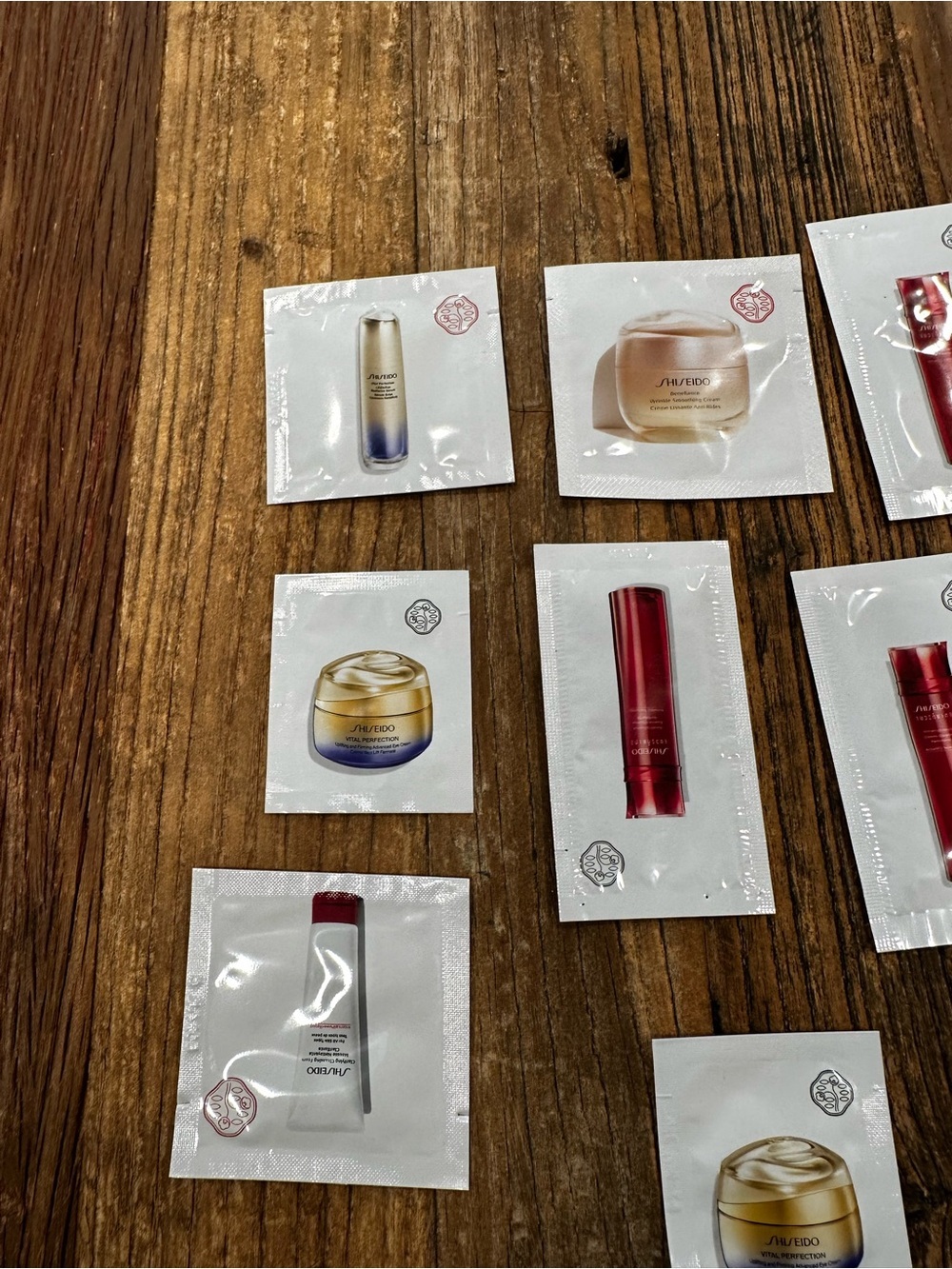 Shiseido Skincare Sample Sachets in Red, Gold & White - Picture 4 of 5